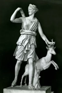 Artemis- 12 Dewa dan Dewi Yunani